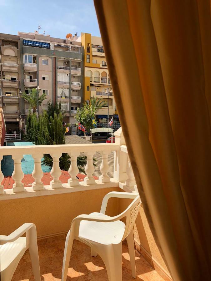 Sunny Appartment In The Center Torrevieja Esterno foto