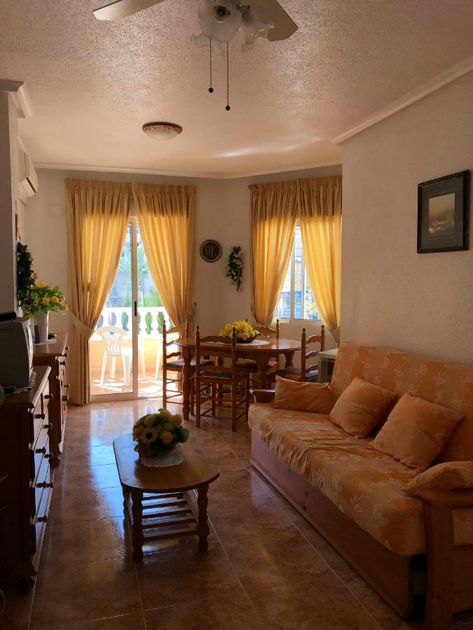 Sunny Appartment In The Center Torrevieja Esterno foto